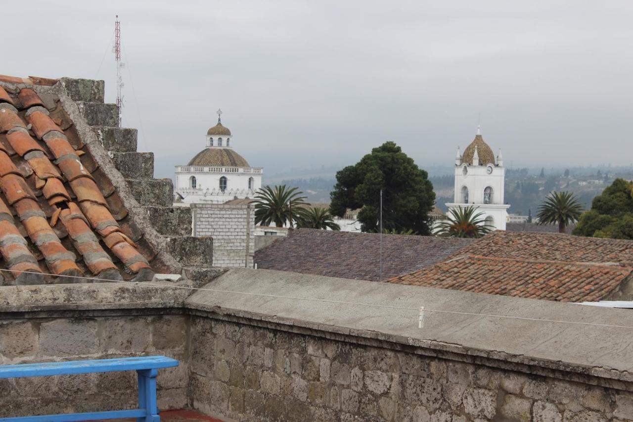 Hostal Cafe Tiana Hotel Latacunga Bagian luar foto